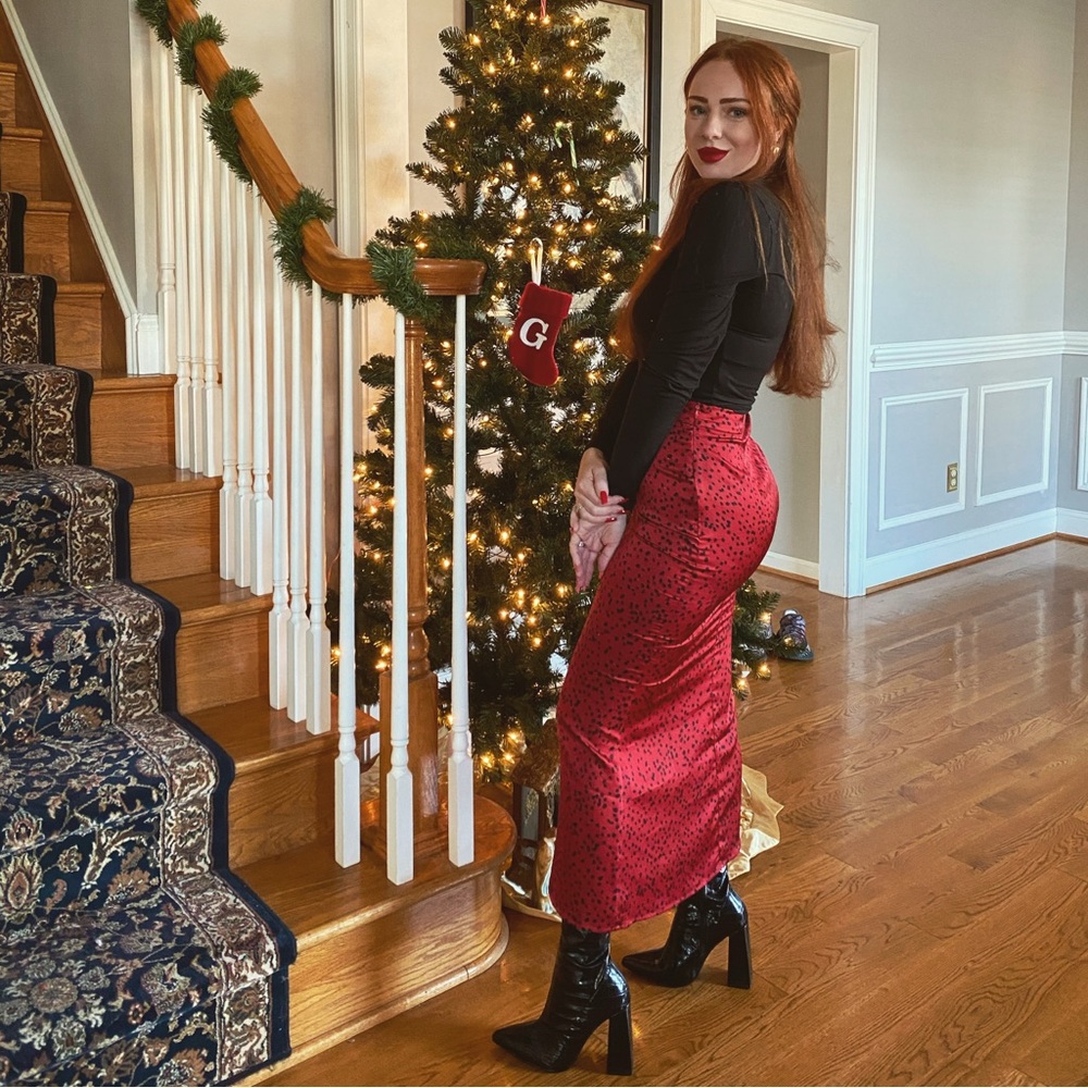 Elegant Red Spotted Skirt